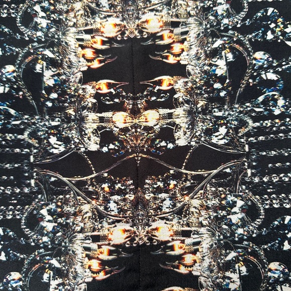 Unique Digital Print Trapeze Hem Tank Top - Picture 7 of 15